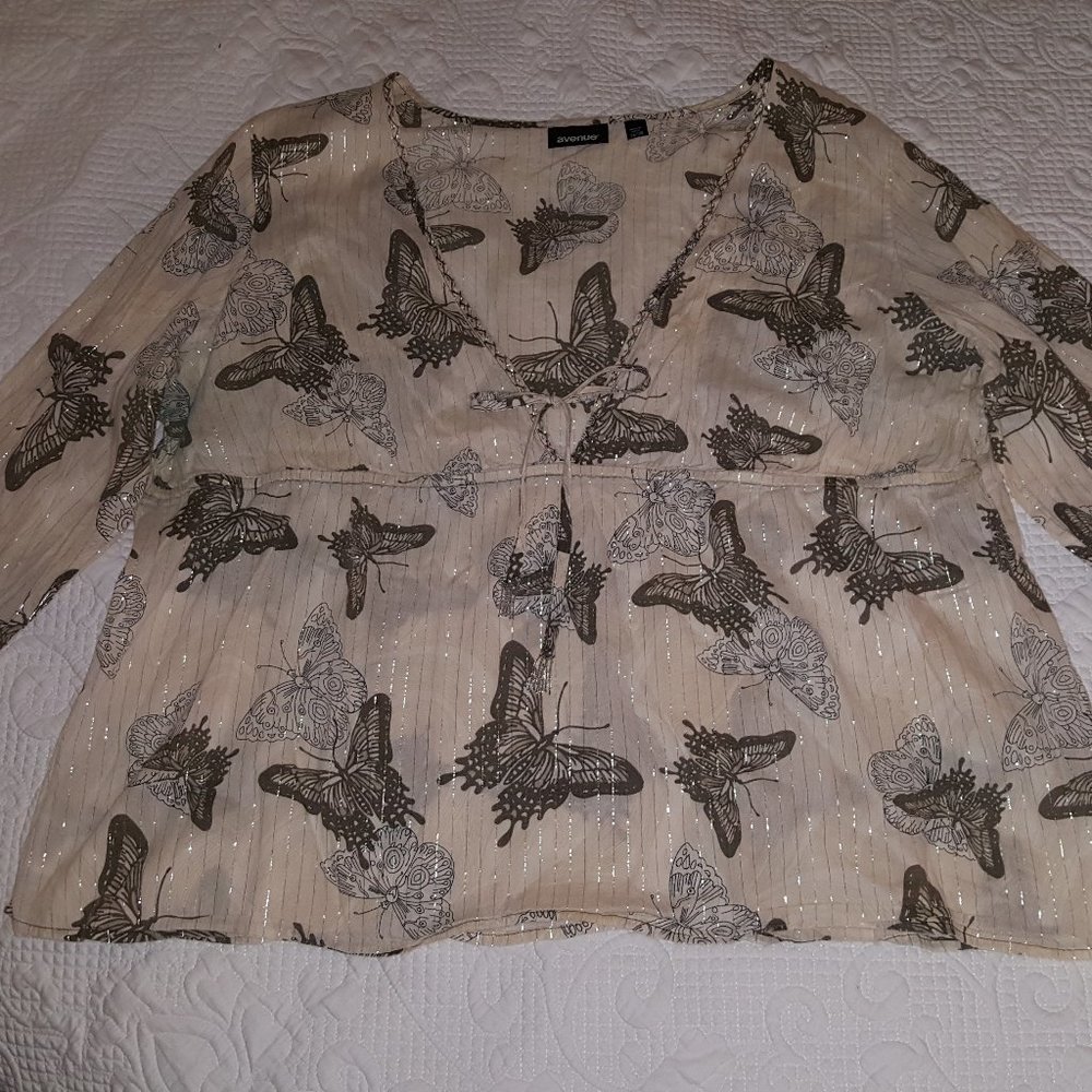 Avenue size 26/28 Butterfly Print Blouse